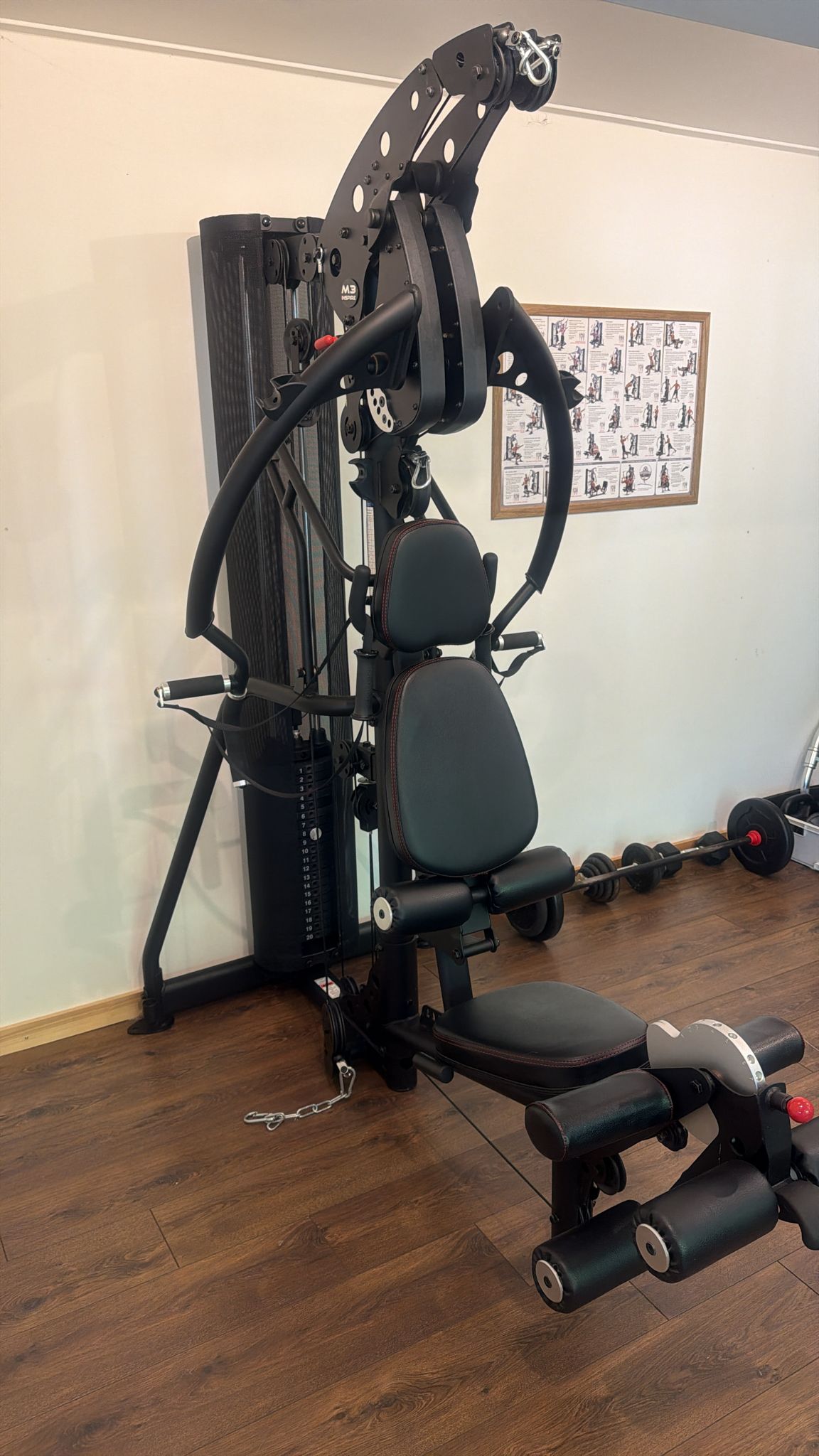 Multi-gym krachtstation — zijaanzicht